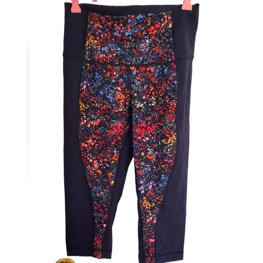 Lululemon Black Flower Athletic Crop Leggings. Size 8.